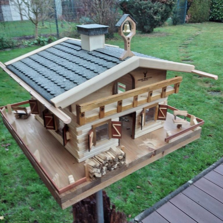exklusive Vogelvilla aus Holz