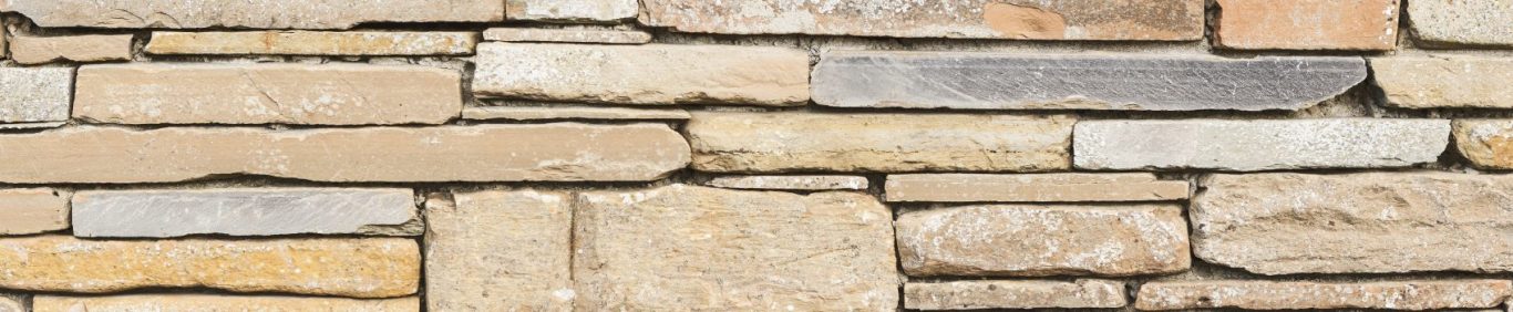Bild mit Steinmauer